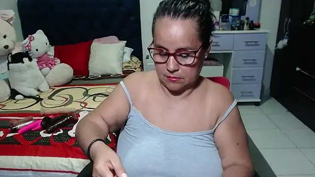 pervert mommy  online show from 11-18-25, 09:56