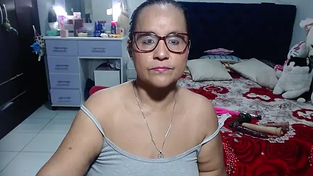 Snapshot of pervert_mommy_ chatting on 06-16-26, 09:31 pervert mommy online show from 06-16-26, 09:31