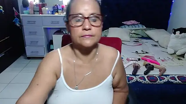 Snapshot of pervert_mommy_ chatting on 06-25-26, 09:58 pervert mommy online show from 06-25-26, 09:58