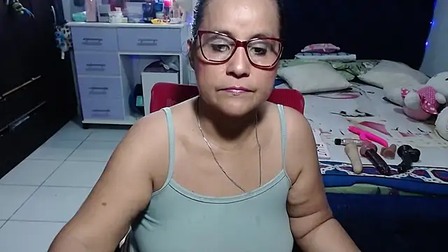 Snapshot of pervert_mommy_ chatting on 06-23-26, 09:51 pervert mommy online show from 06-23-26, 09:51
