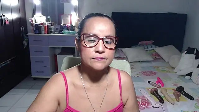Snapshot of pervert_mommy_ chatting on 07-25-26, 10:00 pervert mommy online show from 07-25-26, 10:00