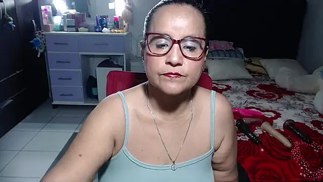 Snapshot of pervert_mommy_ chatting on 06-15-26, 09:42 pervert mommy online show from 06-15-26, 09:42