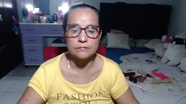 Snapshot of pervert_mommy_ chatting on 06-26-26, 09:48 pervert mommy online show from 06-26-26, 09:48