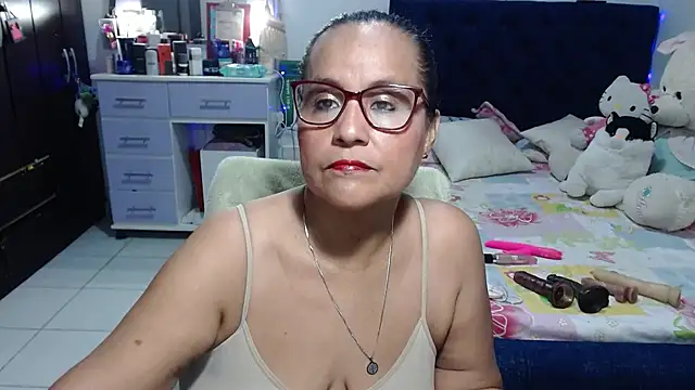 Snapshot of pervert_mommy_ chatting on 07-24-26, 10:00 pervert mommy online show from 07-24-26, 10:00