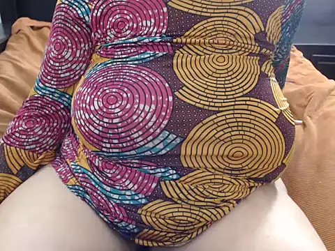 XHotJuicyBootyXX online show from 03-12-26, 09:24