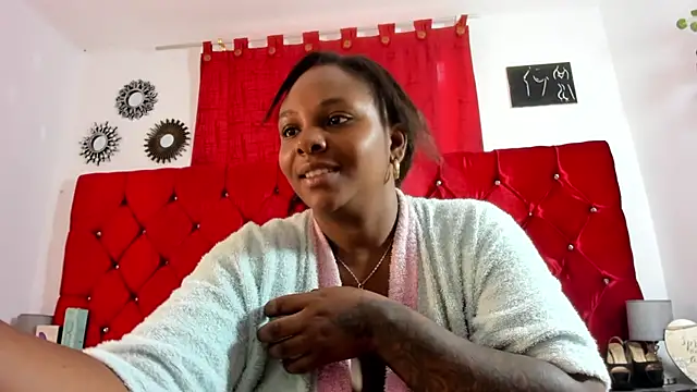 Snapshot of harleyevaans chatting on 09-16-25, 12:17 harleyevaans online show from 09-16-25, 12:17