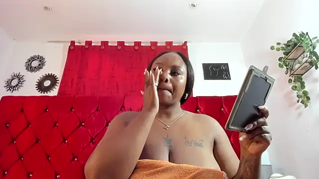 Snapshot of harleyevaans chatting on 09-24-25, 12:33 harleyevaans online show from 09-24-25, 12:33