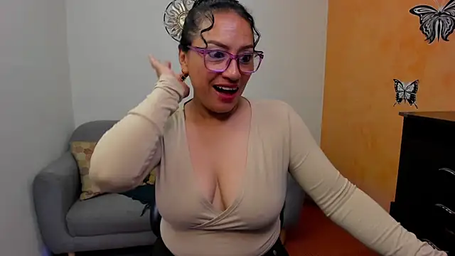 Snapshot of scarlet_wet chatting on 05-23-26, 11:26 scarlet wet online show from 05-23-26, 11:26