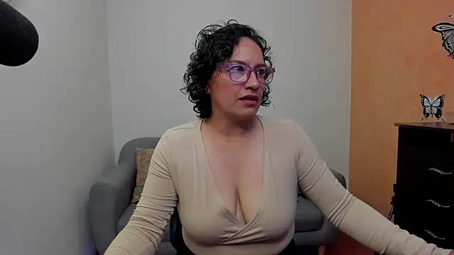 Snapshot of scarlet_wet chatting on 06-04-26, 11:31 scarlet wet online show from 06-04-26, 11:31