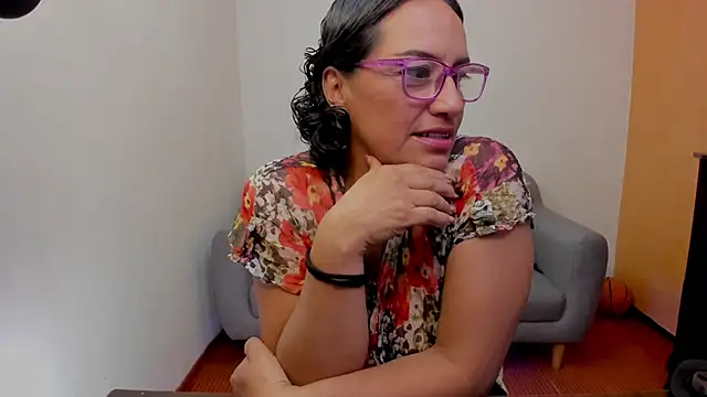 Snapshot of scarlet_wet chatting on 06-11-26, 11:46 scarlet wet online show from 06-11-26, 11:46