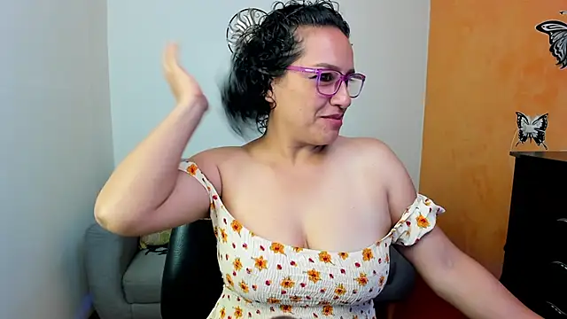 Snapshot of scarlet_wet chatting on 04-30-26, 11:31 scarlet wet online show from 04-30-26, 11:31