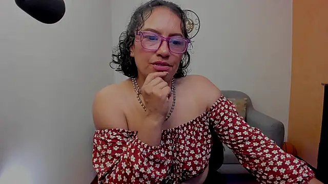 Snapshot of scarlet_wet chatting on 06-11-26, 12:32 scarlet wet online show from 06-11-26, 12:32