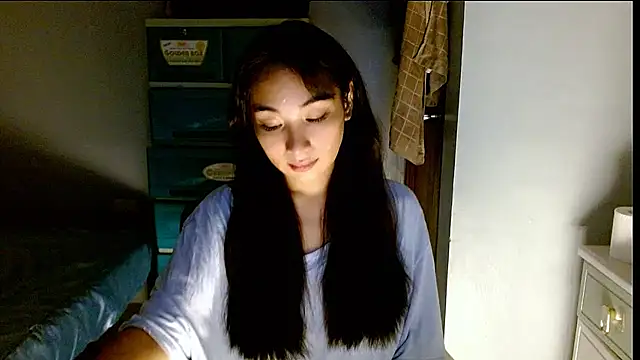 Snapshot of SweetLilly_18 chatting on 08-04-26, 11:37 SweetLilly 18 online show from 08-04-26, 11:37