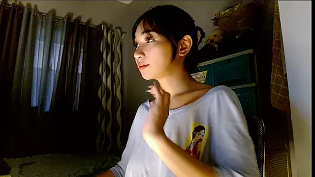 Snapshot of SweetLilly_18 chatting on 08-05-26, 02:38 SweetLilly 18 online show from 08-05-26, 02:38