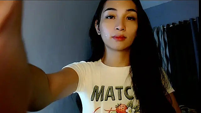 Snapshot of SweetLilly_18 chatting on 07-21-26, 02:36 SweetLilly 18 online show from 07-21-26, 02:36