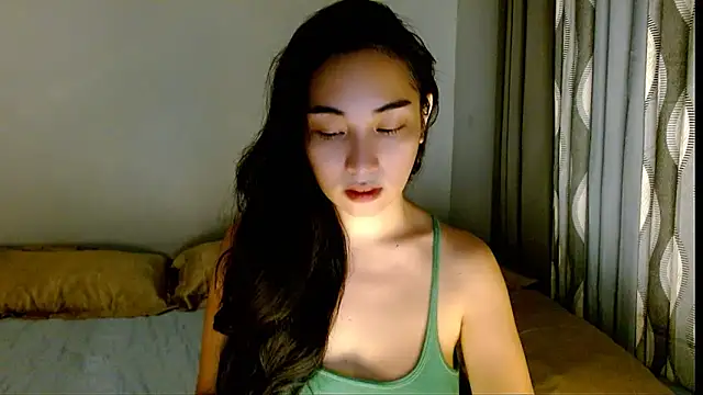 SweetLilly 18 online show from 04-12-26, 02:48