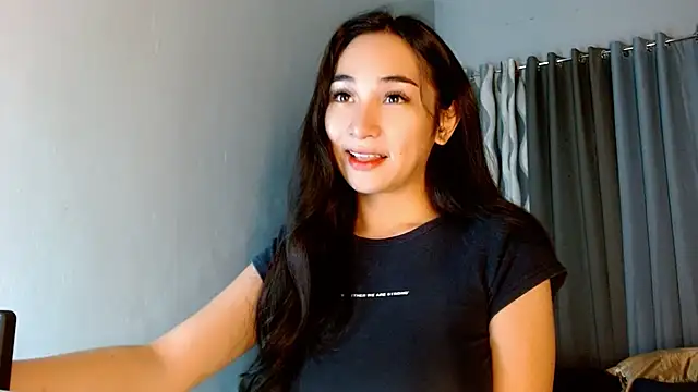 Snapshot of SweetLilly_18 chatting on 07-18-26, 03:15 SweetLilly 18 online show from 07-18-26, 03:15