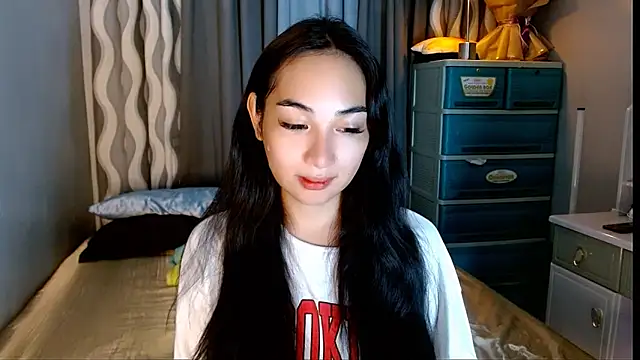 Snapshot of SweetLilly_18 chatting on 05-23-26, 03:49 SweetLilly 18 online show from 05-23-26, 03:49