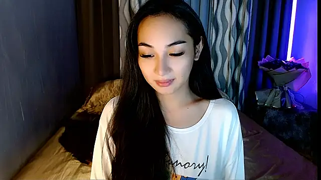 Snapshot of SweetLilly_18 chatting on 05-06-26, 03:21 SweetLilly 18 online show from 05-06-26, 03:21