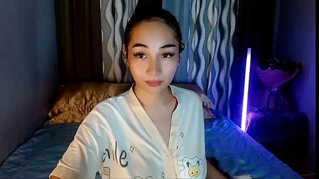 Snapshot of SweetLilly_18 chatting on 04-24-26, 02:57 SweetLilly 18 online show from 04-24-26, 02:57