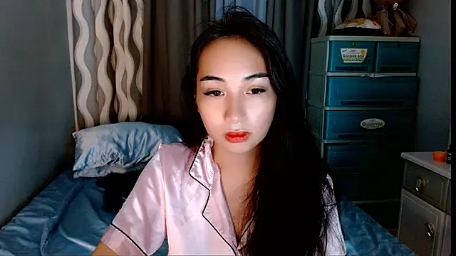 Snapshot of SweetLilly_18 chatting on 06-17-26, 05:29 SweetLilly 18 online show from 06-17-26, 05:29