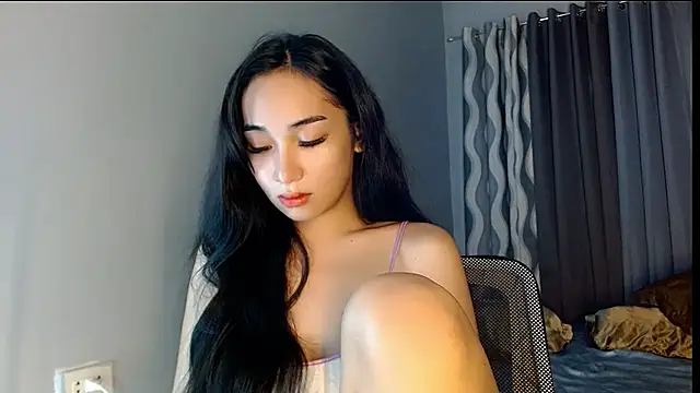 Snapshot of SweetLilly_18 chatting on 07-17-26, 02:53 SweetLilly 18 online show from 07-17-26, 02:53