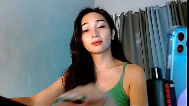 Snapshot of SweetLilly_18 chatting on 06-19-26, 07:14 SweetLilly 18 online show from 06-19-26, 07:14