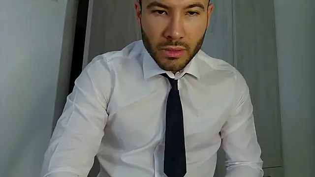 Snapshot of Justynn1 chatting on 05-31-26, 04:40 Justynn1 online show from 05-31-26, 04:40
