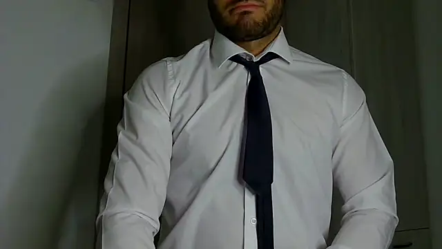 Snapshot of Justynn1 chatting on 05-16-26, 01:37 Justynn1 online show from 05-16-26, 01:37