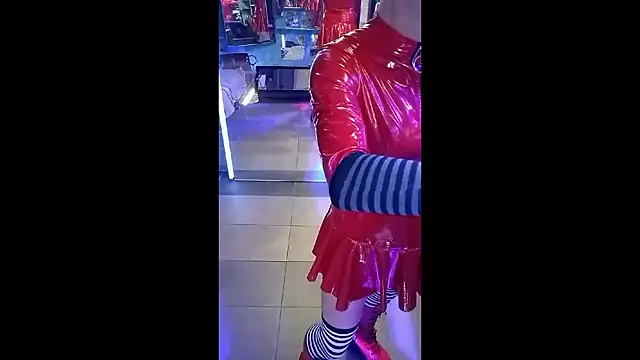 Snapshot of fetishboyzz chatting on 11-03-25, 09:51 fetishboyzz online show from 11-03-25, 09:51