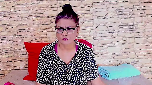 IndianAllure online show from 12-18-25, 05:34