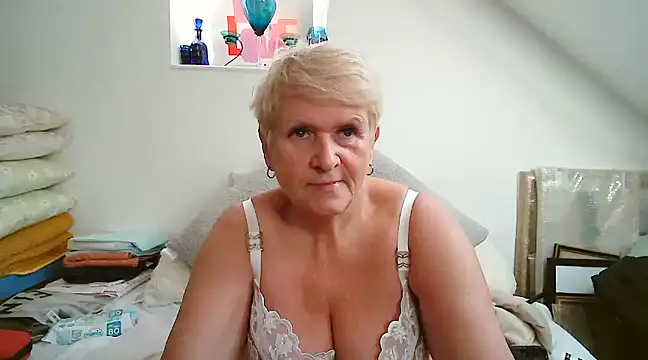 Snapshot of Uk-Joolz chatting on 12-04-24, 10:29 Uk-Joolz online show from 12-04-24, 10:29