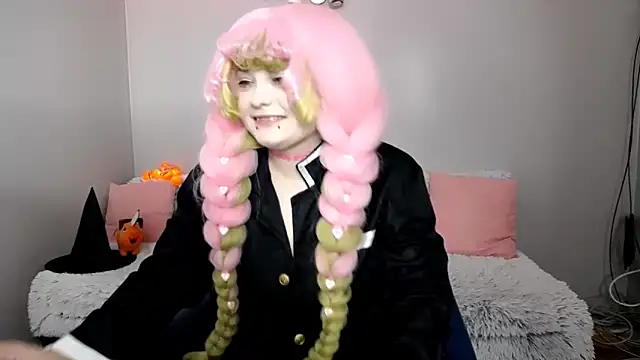 Estheri online show from 10-27-25, 06:58