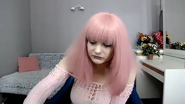 Snapshot of Estheri chatting on 05-11-26, 06:26 Estheri online show from 05-11-26, 06:26