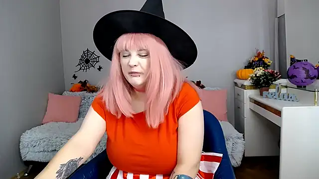 Estheri online show from 10-30-25, 07:28