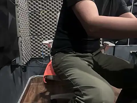 Snapshot of TheSantis chatting on 09-12-25, 09:03 TheSantis online show from 09-12-25, 09:03