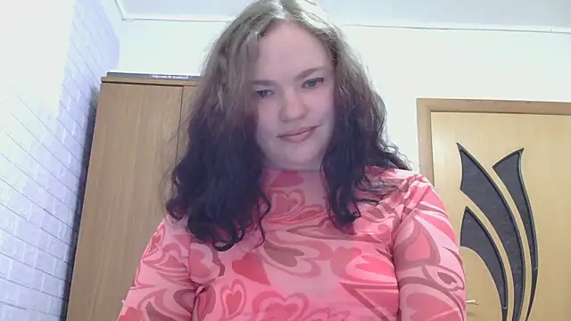 Snapshot of AliceForLoveOh chatting on 04-24-26, 12:12 AliceForLoveOh online show from 04-24-26, 12:12