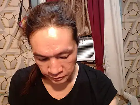 Snapshot of tshugecumxxx chatting on 09-12-25, 03:39 tshugecumxxx online show from 09-12-25, 03:39