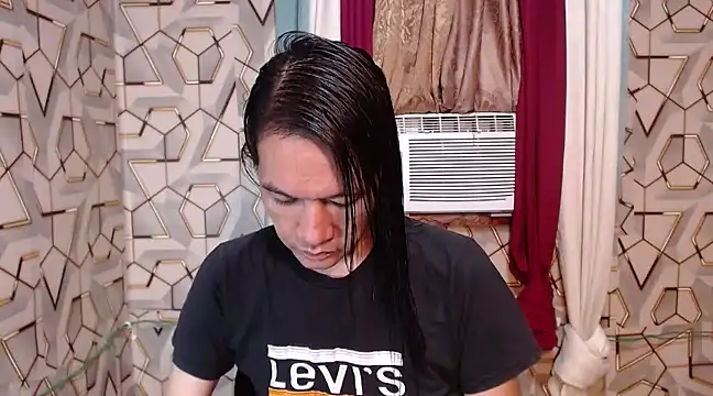 Snapshot of tshugecumxxx chatting on 01-11-25, 12:50 tshugecumxxx online show from 01-11-25, 12:50