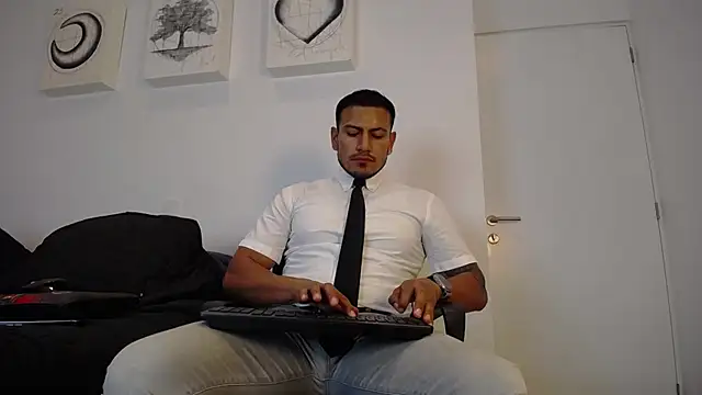 Snapshot of WillSandler chatting on 05-18-26, 09:08 WillSandler online show from 05-18-26, 09:08
