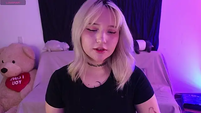 KuroChan420 online show from 02-28-25, 10:39