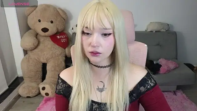 Snapshot of KuroChan420 chatting on 06-10-26, 02:13 KuroChan420 online show from 06-10-26, 02:13
