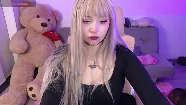 KuroChan420 online show from 04-19-26, 03:40