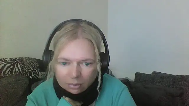 Snapshot of vaneza02 chatting on 06-11-26, 04:59 vaneza02 online show from 06-11-26, 04:59