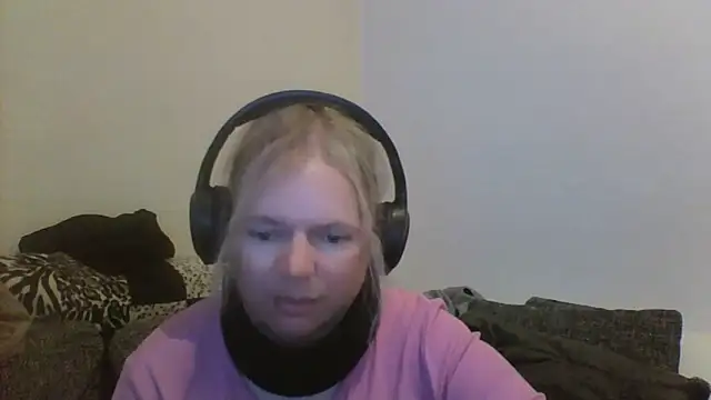 Snapshot of vaneza02 chatting on 06-10-26, 07:37 vaneza02 online show from 06-10-26, 07:37