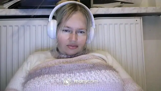 Snapshot of vaneza02 chatting on 04-25-26, 09:56 vaneza02 online show from 04-25-26, 09:56