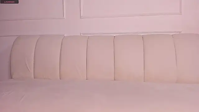 Snapshot of Emma_jonness chatting on 01-08-25, 08:18 Emma jonness online show from 01-08-25, 08:18