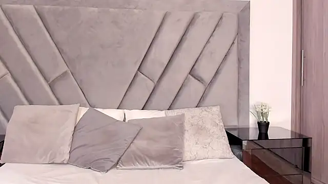 Snapshot of Emma_jonness chatting on 02-13-25, 07:10 Emma jonness online show from 02-13-25, 07:10