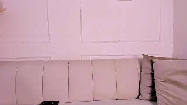 Snapshot of Emma_jonness chatting on 02-05-25, 08:35 Emma jonness online show from 02-05-25, 08:35