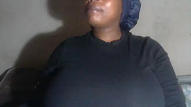 Snapshot of Choco-Coco10 chatting on 10-15-25, 05:39 Choco-Coco10 online show from 10-15-25, 05:39